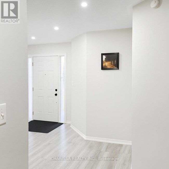 Building Photo - 6798 Bansbridge Crescent