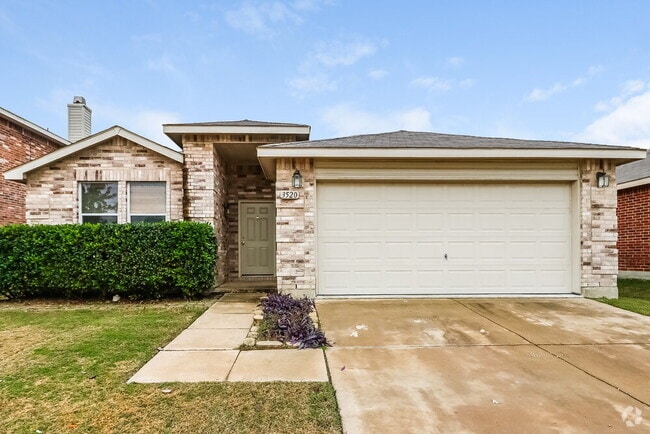 Building Photo - 3520 Clydesdale Dr
