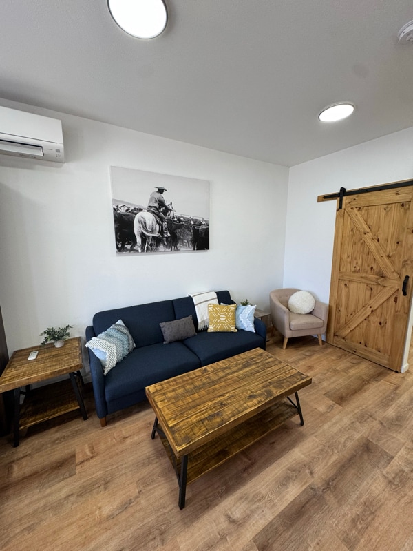 Building Photo - 257 S E St