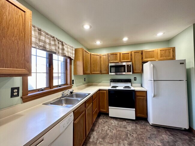 Building Photo - 18 Partridge Ct