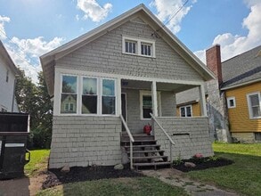 Building Photo - 262 Bruce St