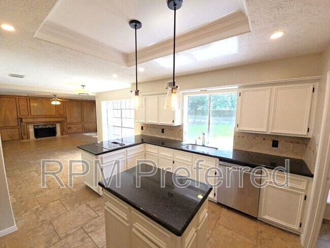 Building Photo - 2502 Fairwind Dr