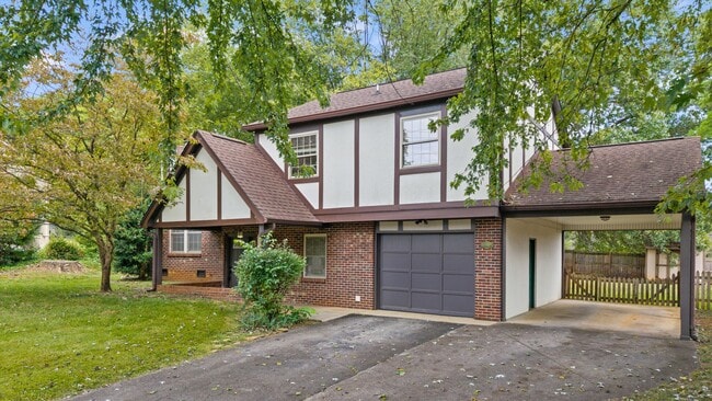 Building Photo - 1812 Sedgewick Dr