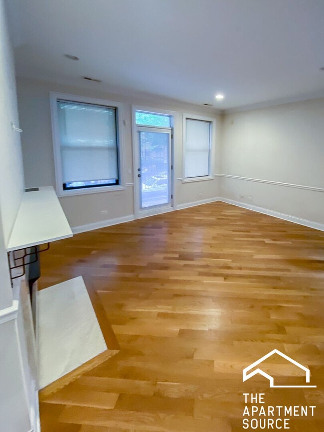 Foto del edificio - 3231 N Kenmore Ave