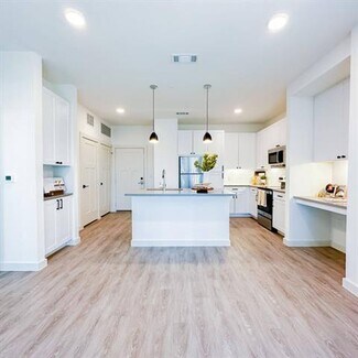Building Photo - 501 N Ewing Ave