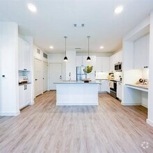 Building Photo - 501 N Ewing Ave