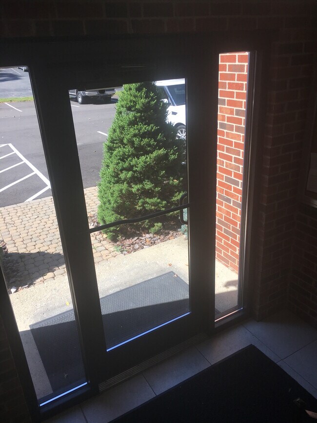 Foto del edificio - 6062 Donna-Jay Dr