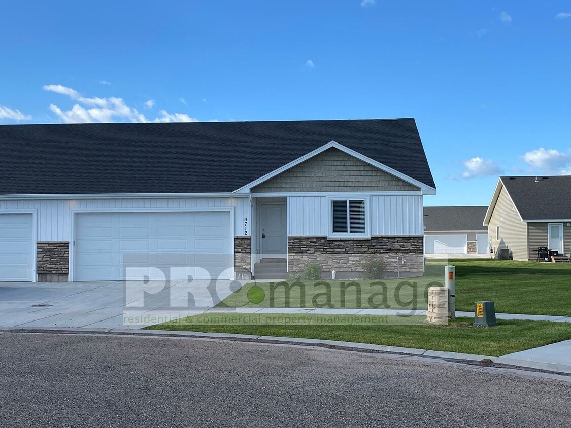 Primary Photo - Brand New 3 Bed / 2 Bath Townhouse with 2-...