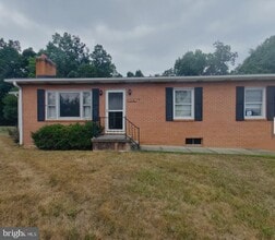 Building Photo - 528 Greenwood Rd