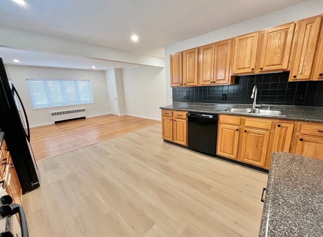 Foto del edificio - 279 N Broadway