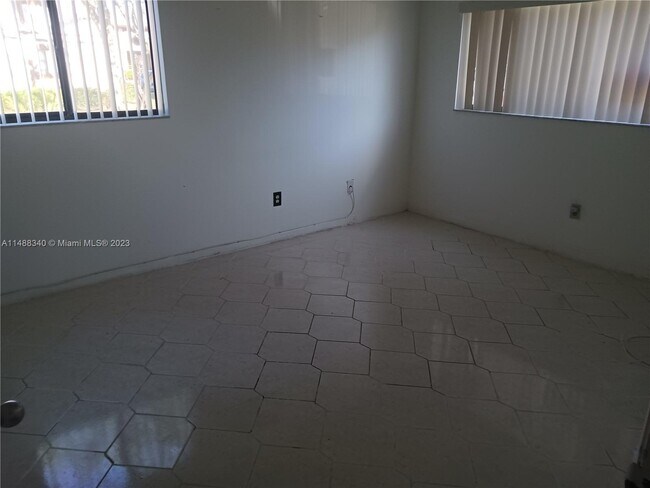 Foto del edificio - 9552 N Belfort Cir