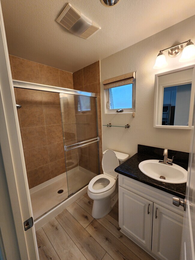 Foto del edificio - 1032 Orpheus Ave