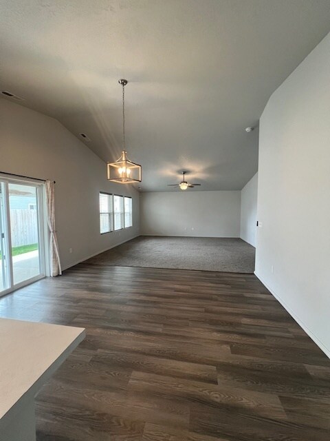 Building Photo - 4 Bed 2 Bath Home in Nampa! All Utilities ...