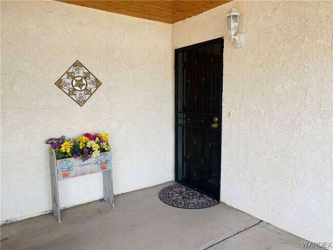 Building Photo - 2531 Country Club Dr