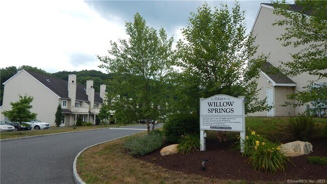 Building Photo - 75 Willow Springs