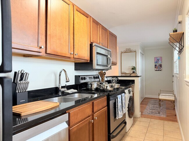 Foto del edificio - 897 N Highland Ave NE