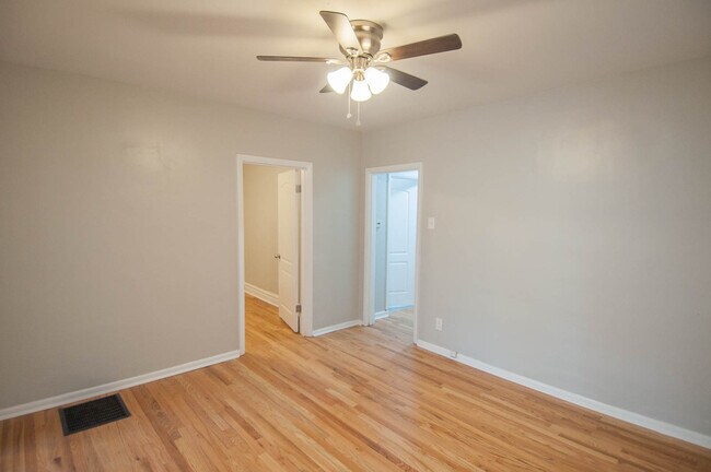 Dining Room - 3911 Miami St
