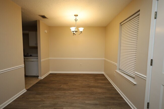 Foto del edificio - 2092 S Sherwood Dr
