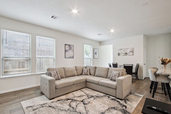 Foto del edificio - Move In Special. Half Off First Month's Re...