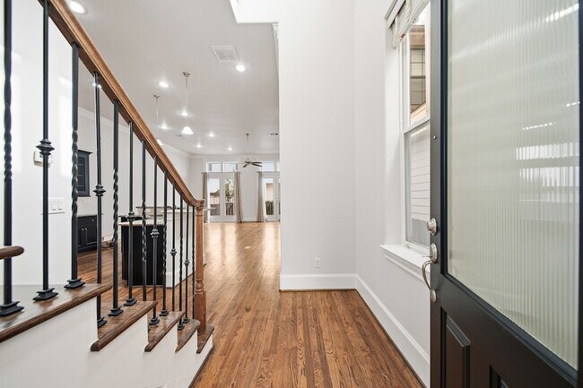 Foto del edificio - 5732 Petty St