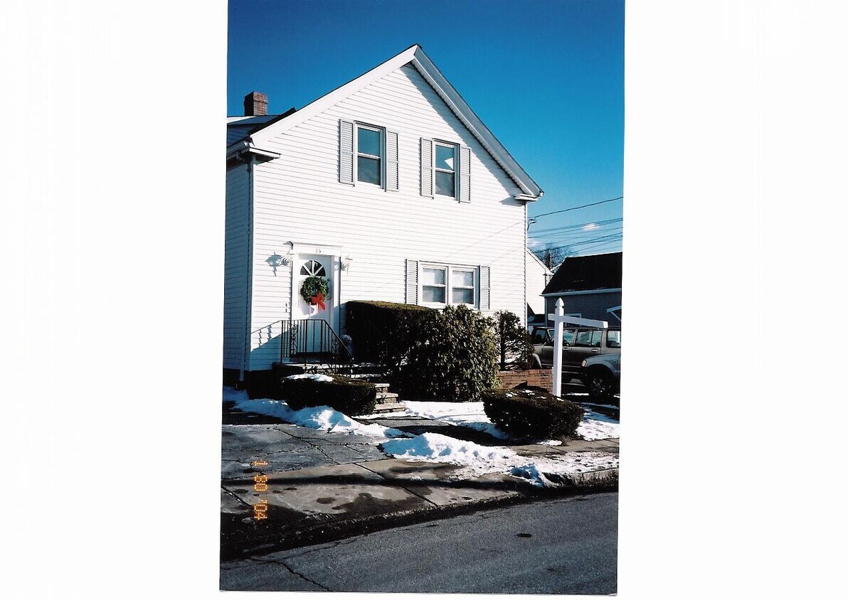 Primary Photo - 35 Willow St