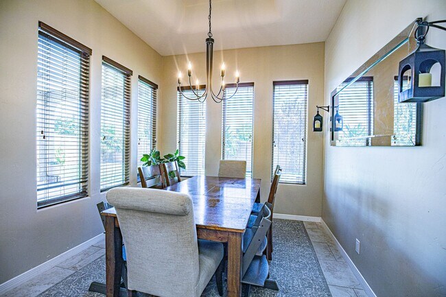 Foto del edificio - Beautiful 4 bedroom 2.5 bathroom