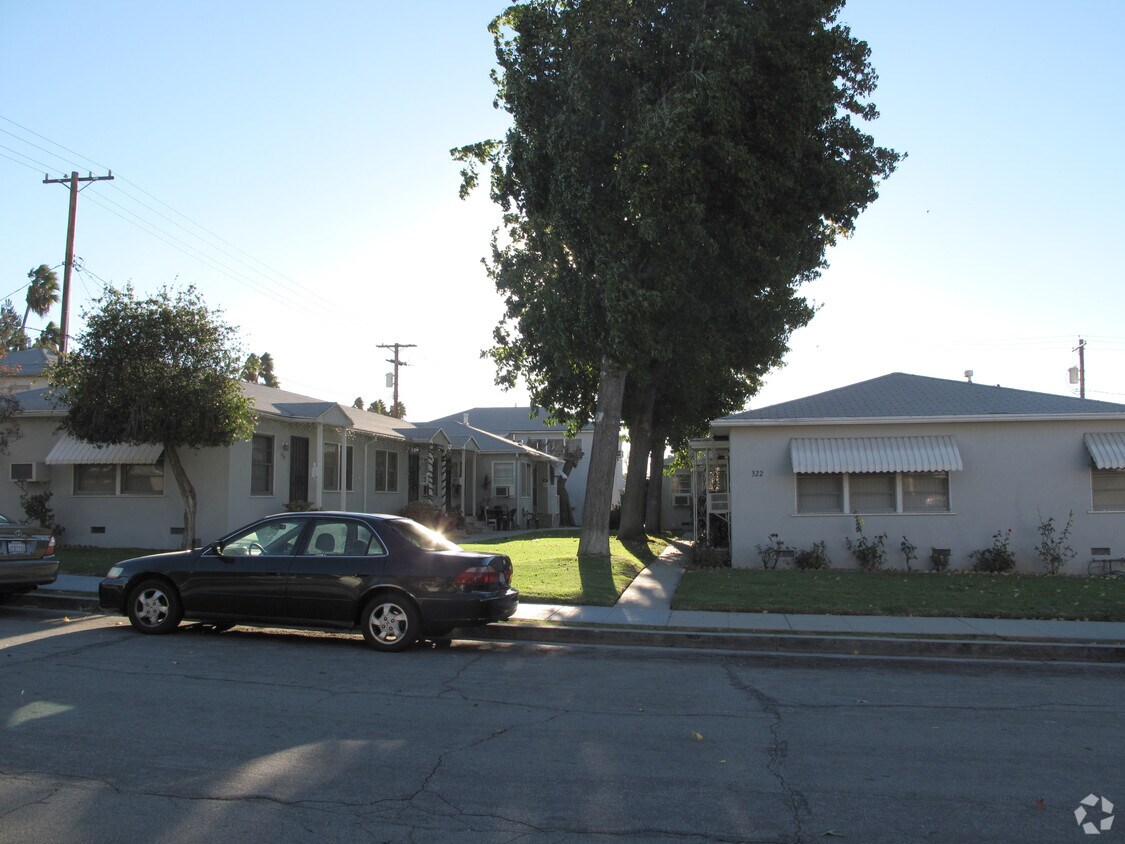 Foto del edificio - 322-330 1/2 E Elmwood Ave
