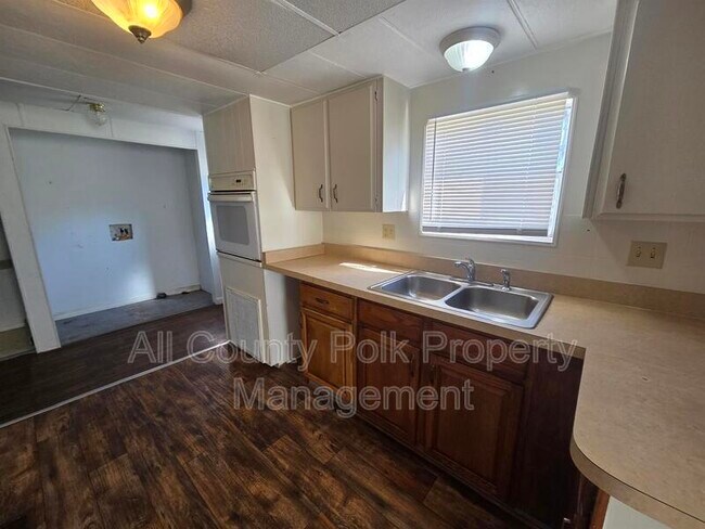 Building Photo - 2735 W 10th St