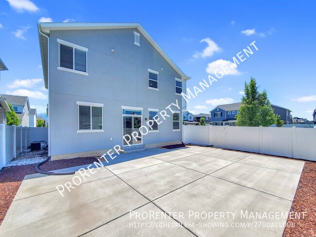 Building Photo - Like New 3 Bed, 2.5 Bath Syracuse Home