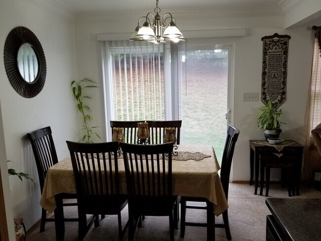 Foto del edificio - Nice Large Townhouse for Rent in Hazelwood