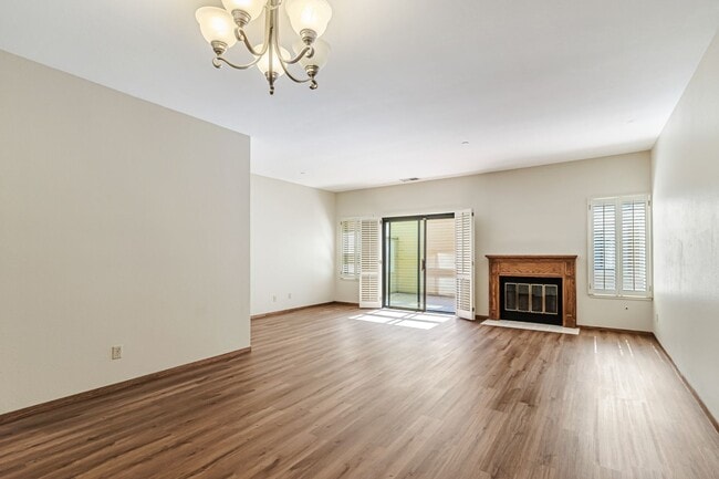 Building Photo - Two Primary Suites w/ Bonus Room l Prime L...