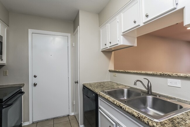 Building Photo - 9 W Bigelow Oak Ct