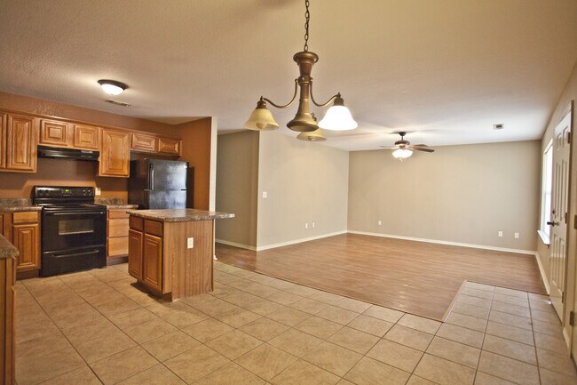 Building Photo - ***3012 S. "B" Street***