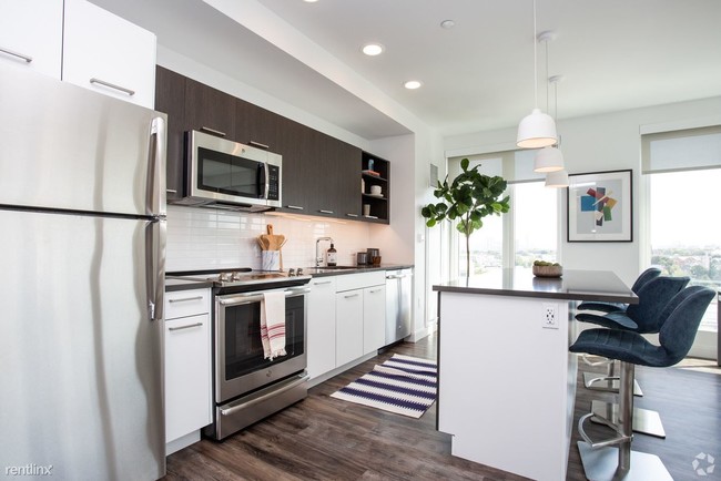 Building Photo - 3 br, 2 bath  - 123 Guest St #301 301