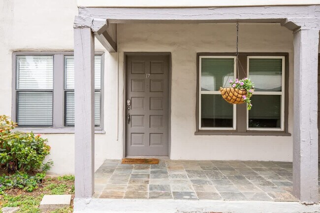 Foto del edificio - 203 W Magnolia Ave