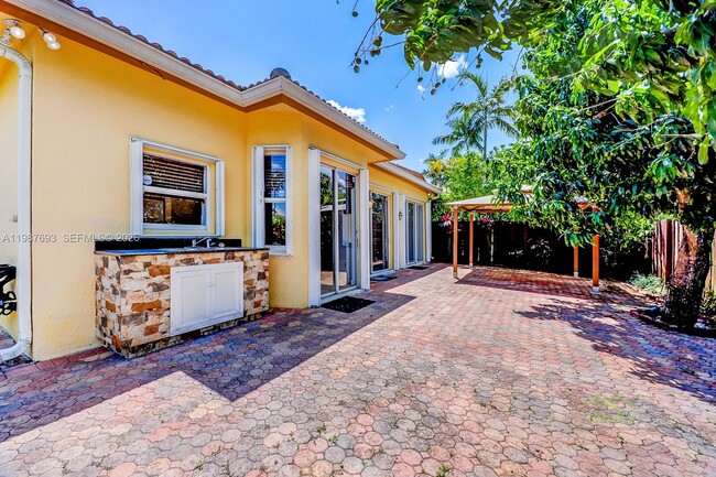 Foto del edificio - 5860 NW 111th Ave