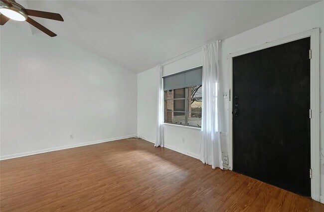 Building Photo - 515 Pecan Grove Rd