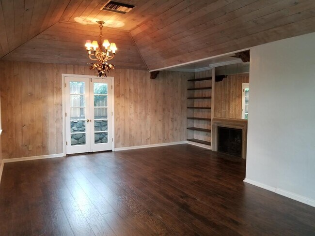 Building Photo - 4822 Grand Ave
