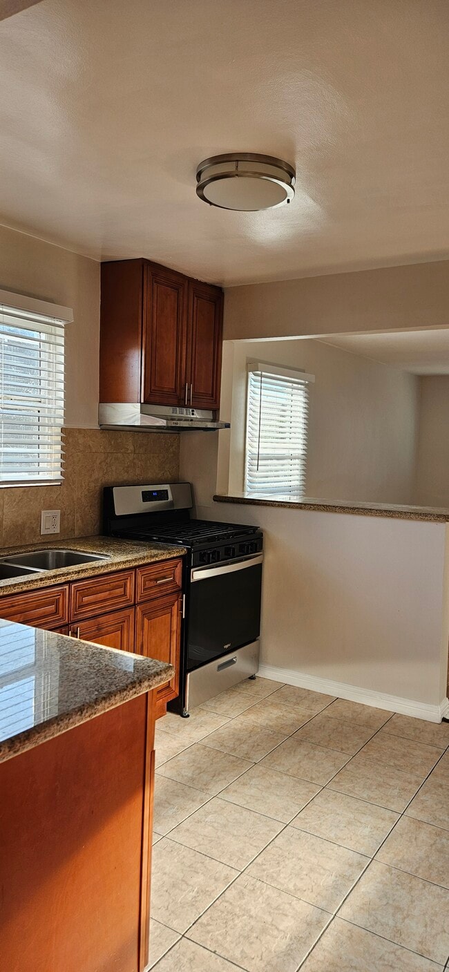 Foto del edificio - 4579 W 161st St