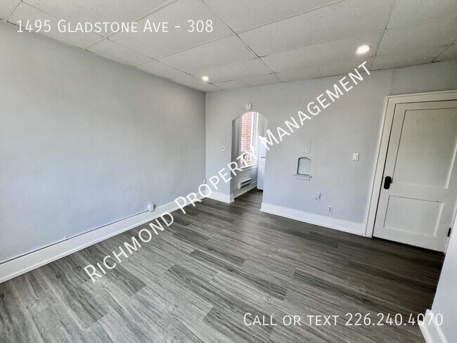 Building Photo - 1495 Gladstone Ave
