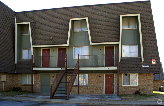 Building Photo - Saint Thomas Square