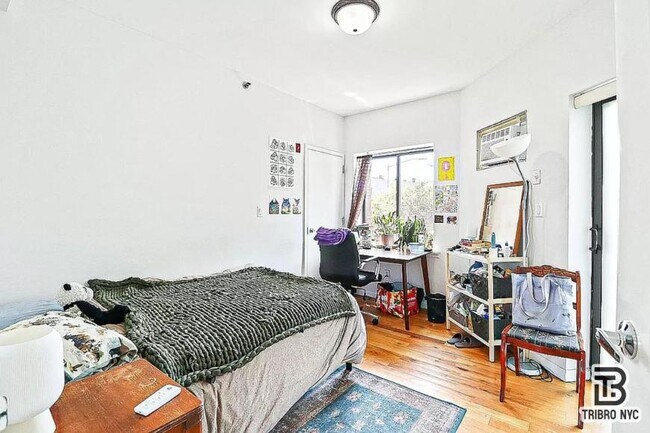 Foto del edificio - 3 bedroom in BROOKLYN NY 11221