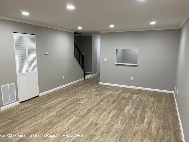 Building Photo - 269 Bromley Pl