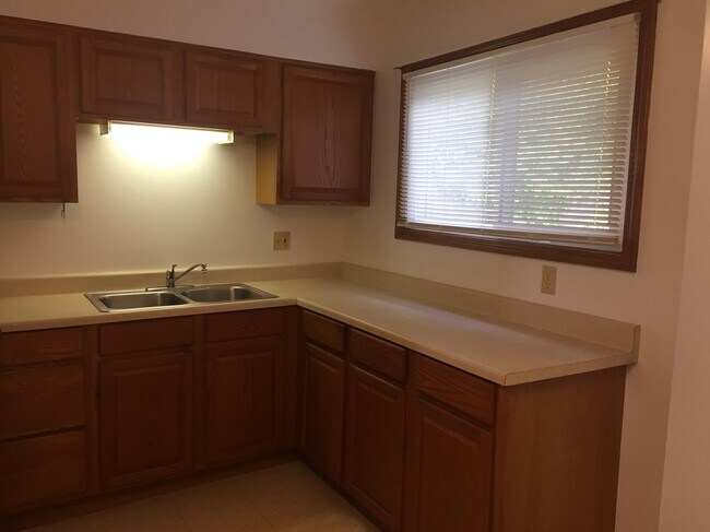 Foto del edificio - 19450 Royalton Rd