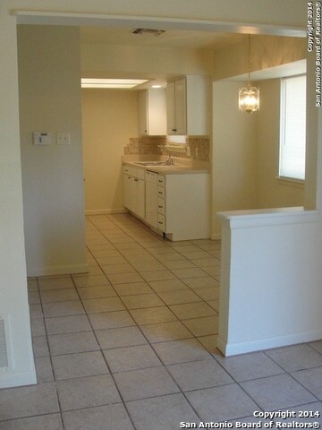 Building Photo - 7707 Pipers Creek St