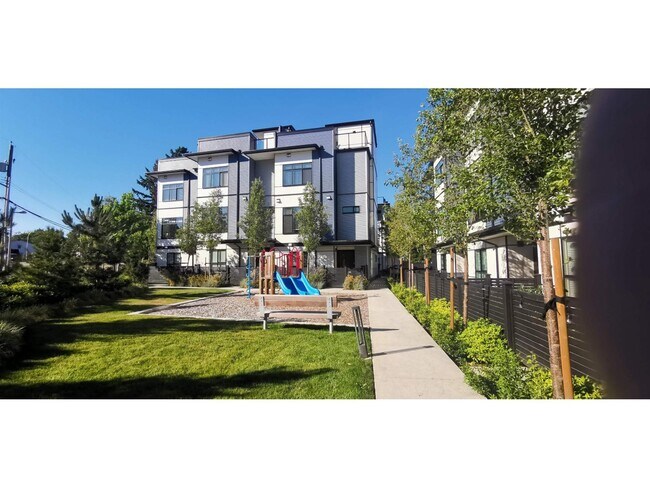 Photo du bâtiment - 16828 Boxwood Dr