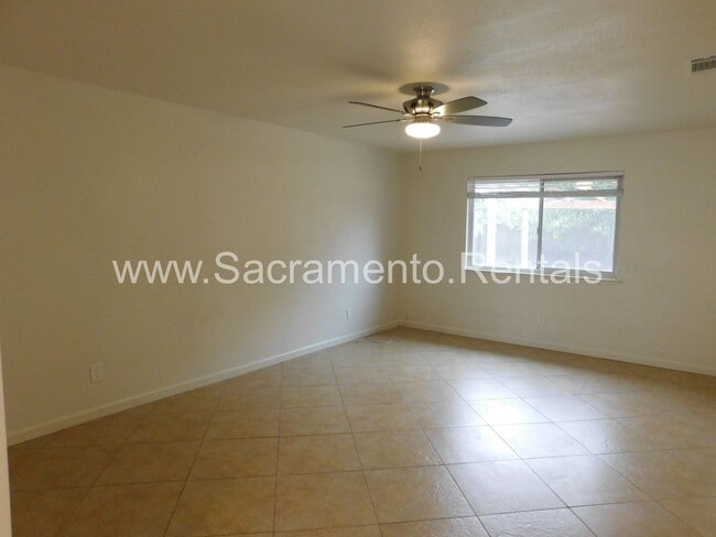 Building Photo - Updated 4bd/2ba Home near Cosumnes River C...