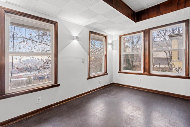Building Photo - 308 Mountain Rd