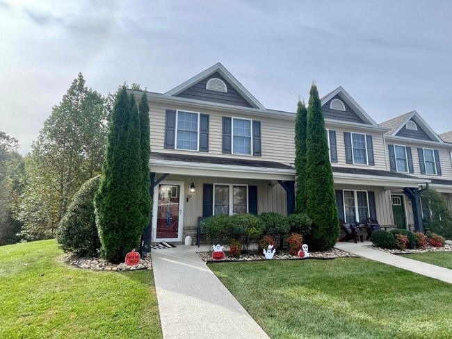Beautiful 3Bedroom/3Bath Town-Home - Beautiful 3Bedroom/3Bath Town-Home