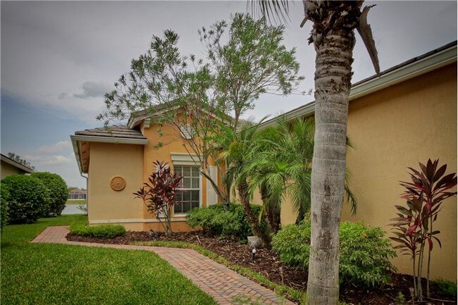 Foto del edificio - 9928 SW Chadwick Dr